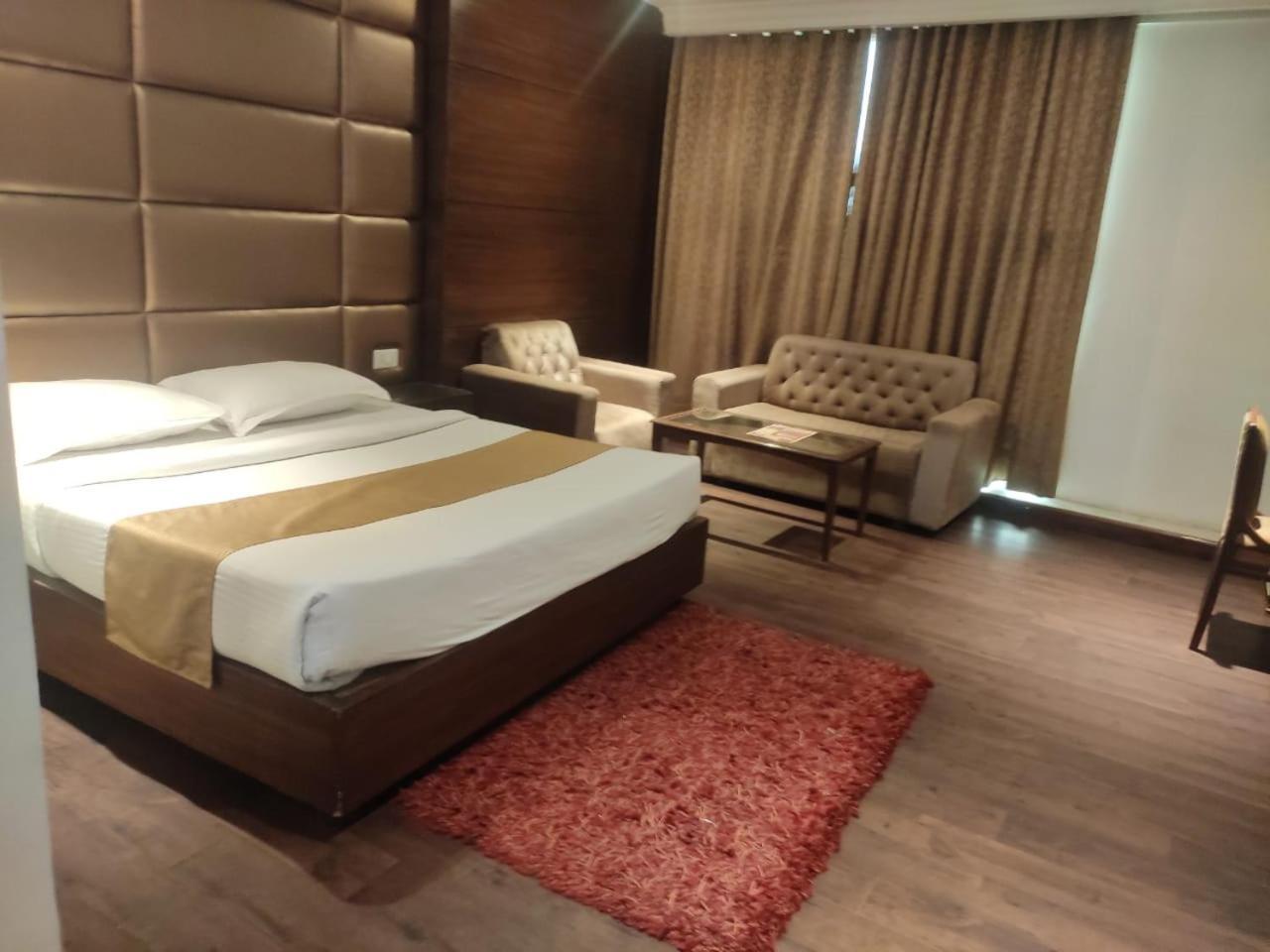 Hotel Imperial Executive Ludhijána Kültér fotó