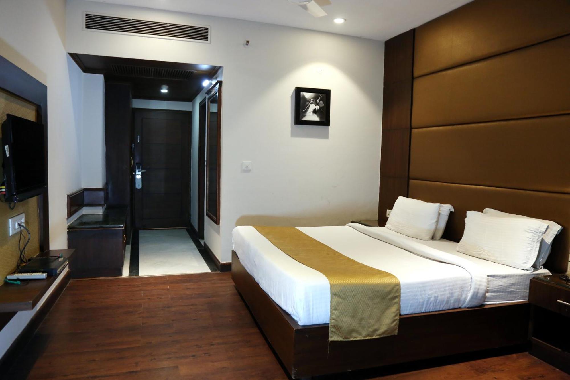 Hotel Imperial Executive Ludhijána Kültér fotó