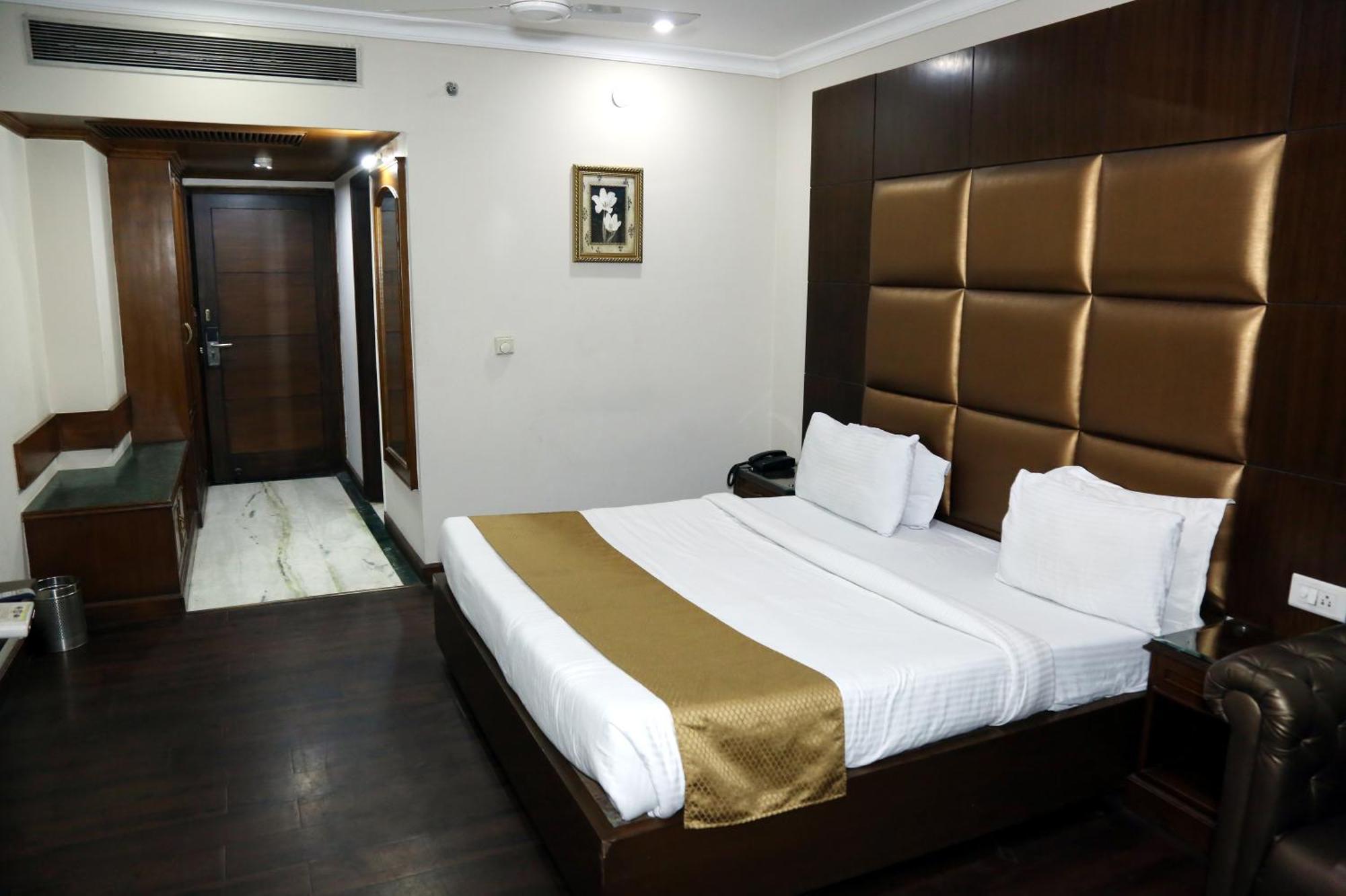 Hotel Imperial Executive Ludhijána Kültér fotó