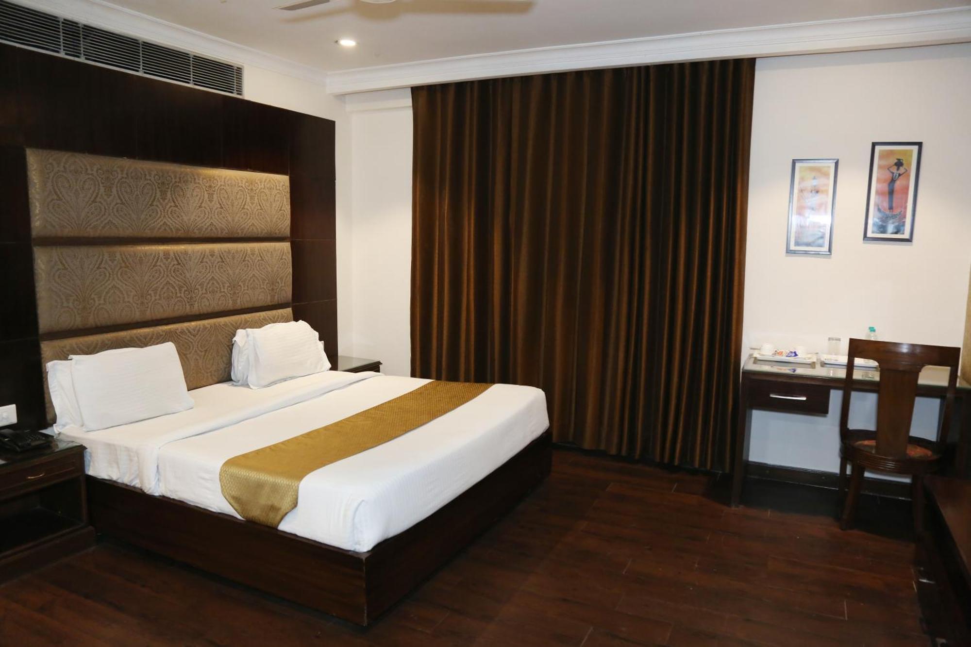 Hotel Imperial Executive Ludhijána Kültér fotó