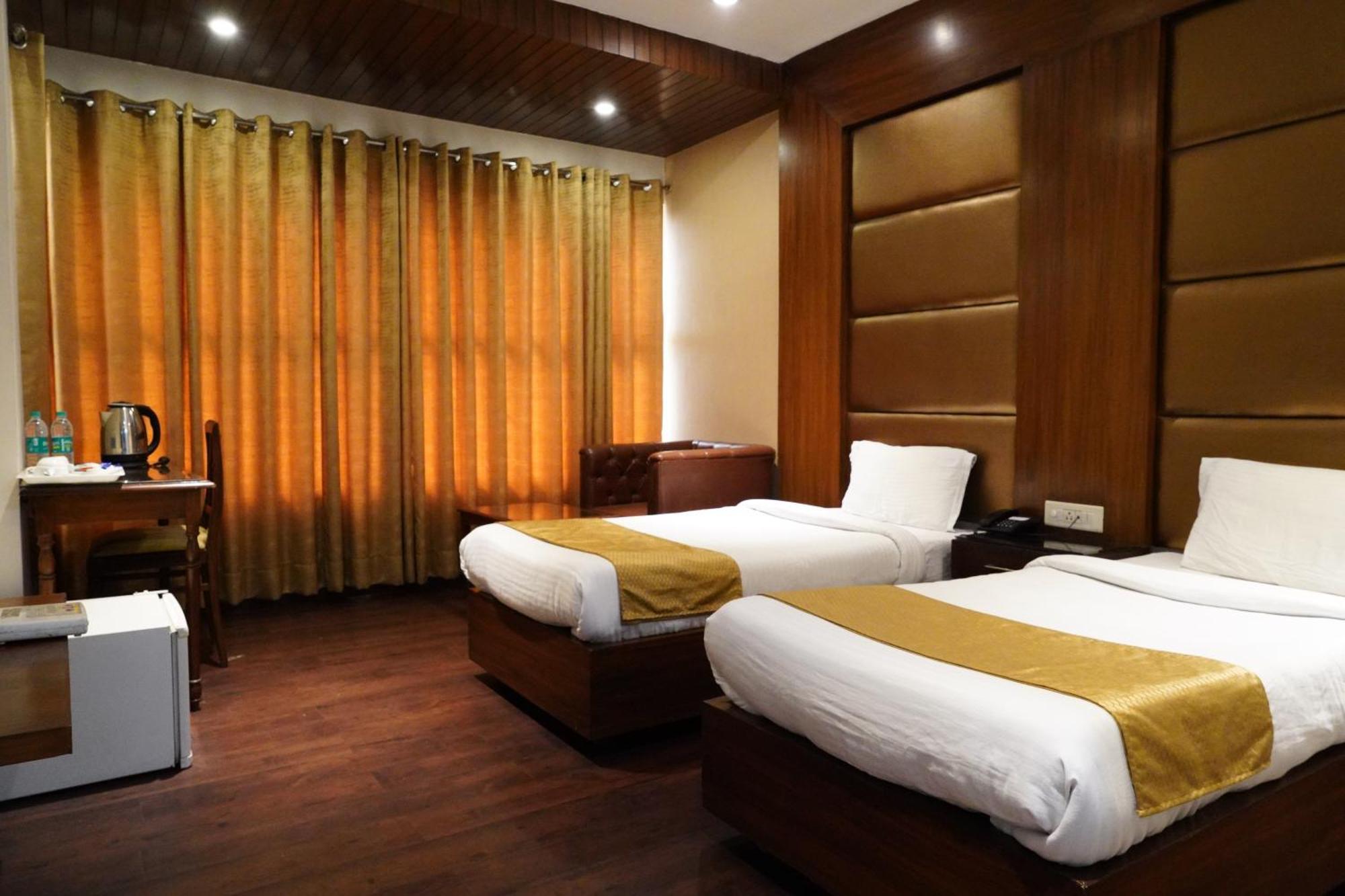 Hotel Imperial Executive Ludhijána Kültér fotó
