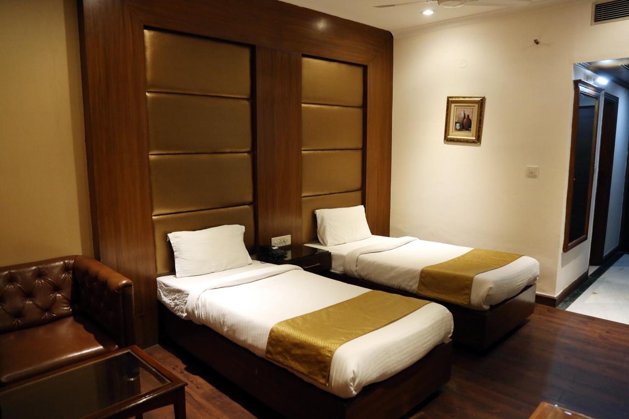 Hotel Imperial Executive Ludhijána Kültér fotó