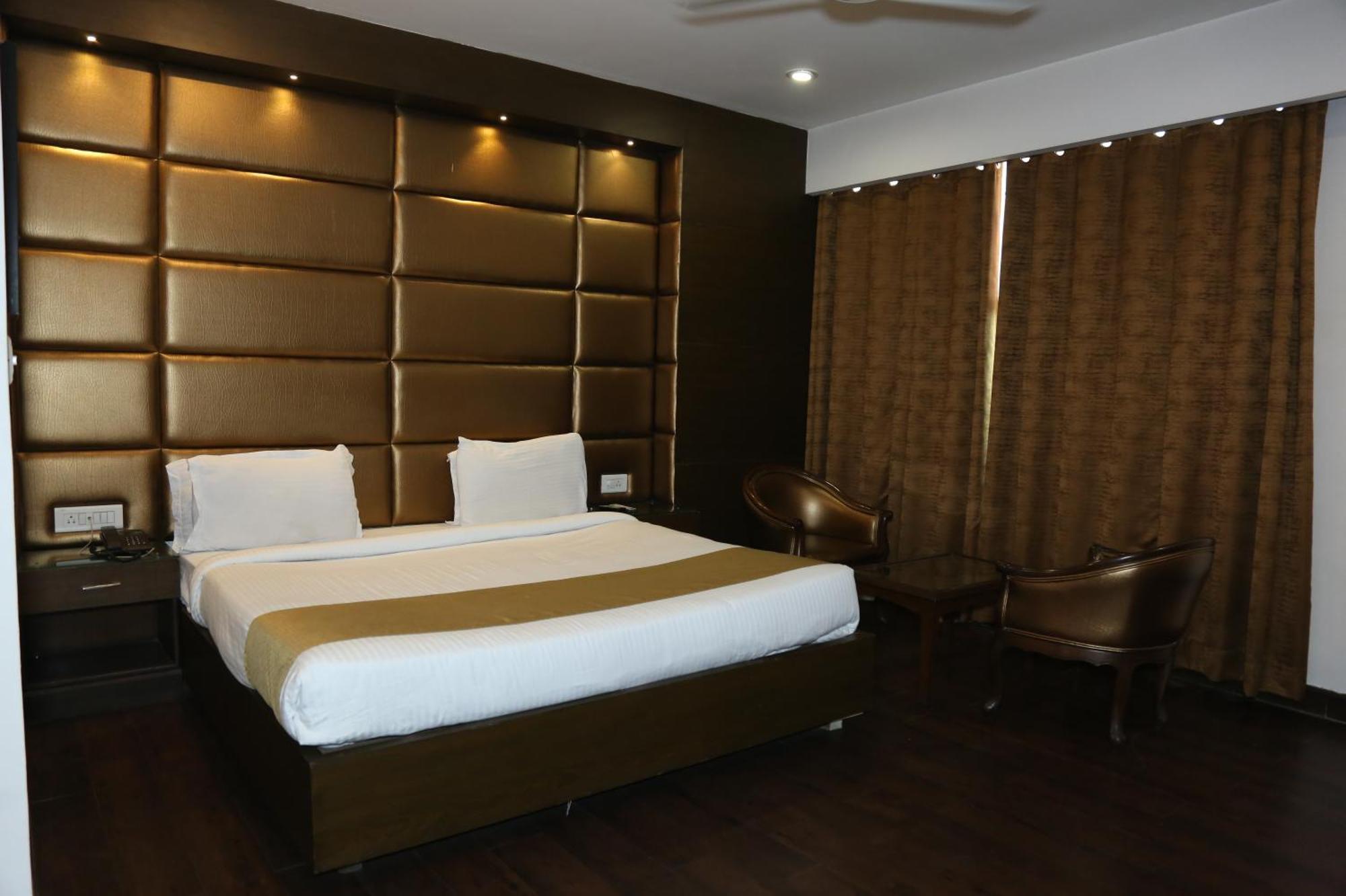 Hotel Imperial Executive Ludhijána Kültér fotó