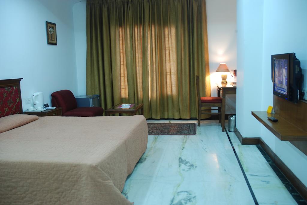 Hotel Imperial Executive Ludhijána Kültér fotó